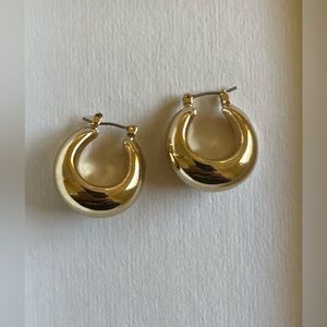 Loft earring in good condition